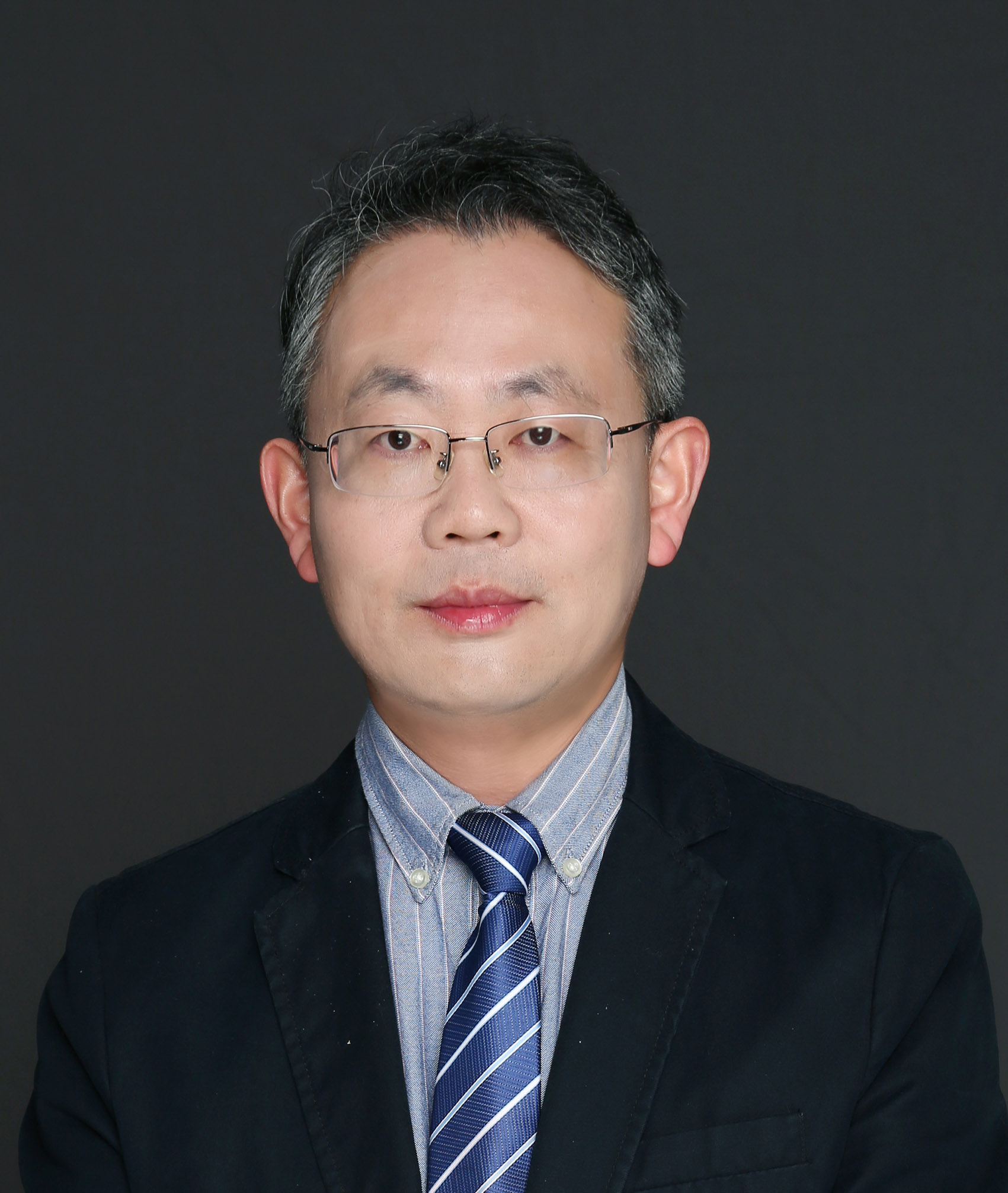 侯廷军