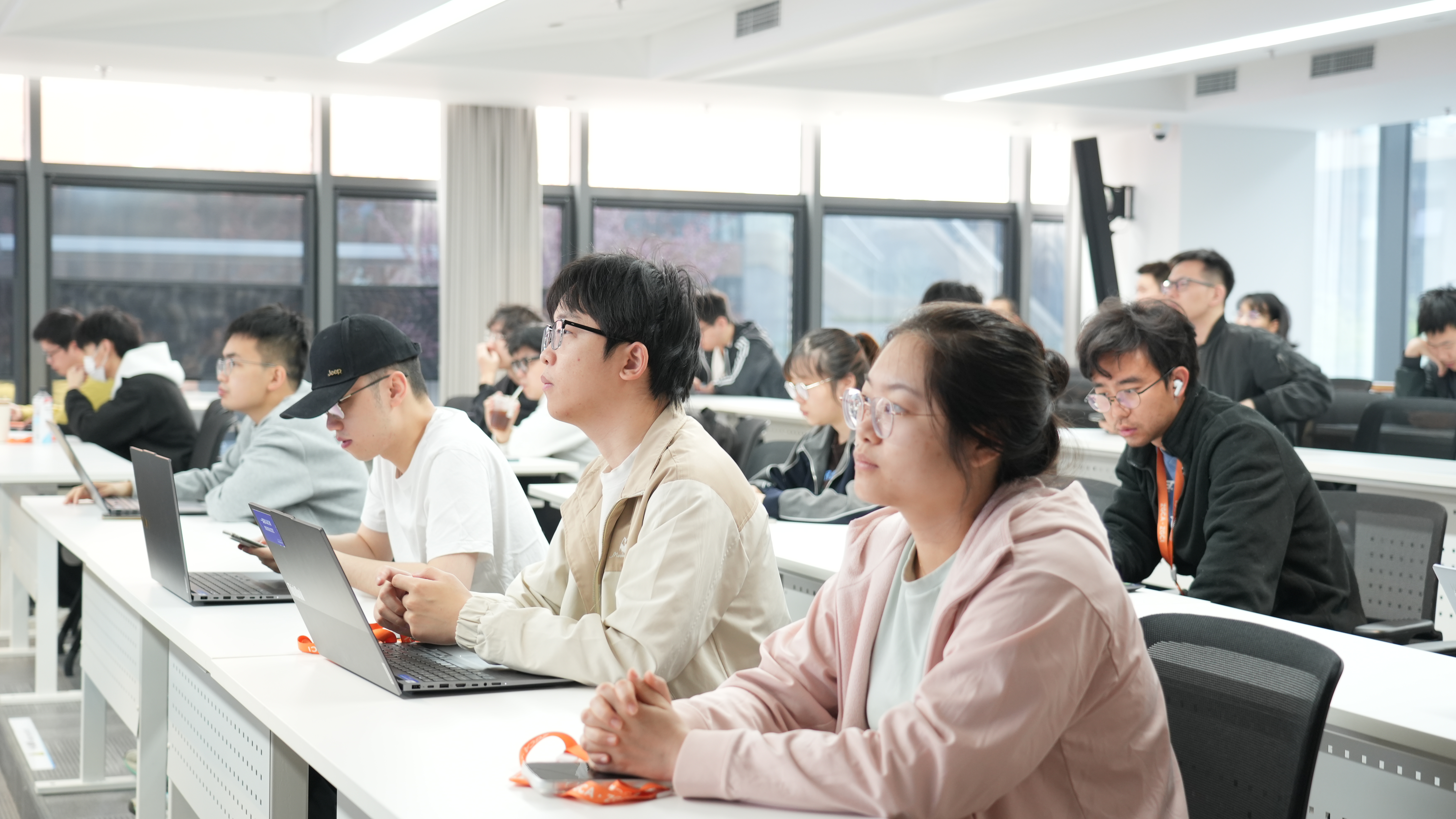 学生观众1.JPG